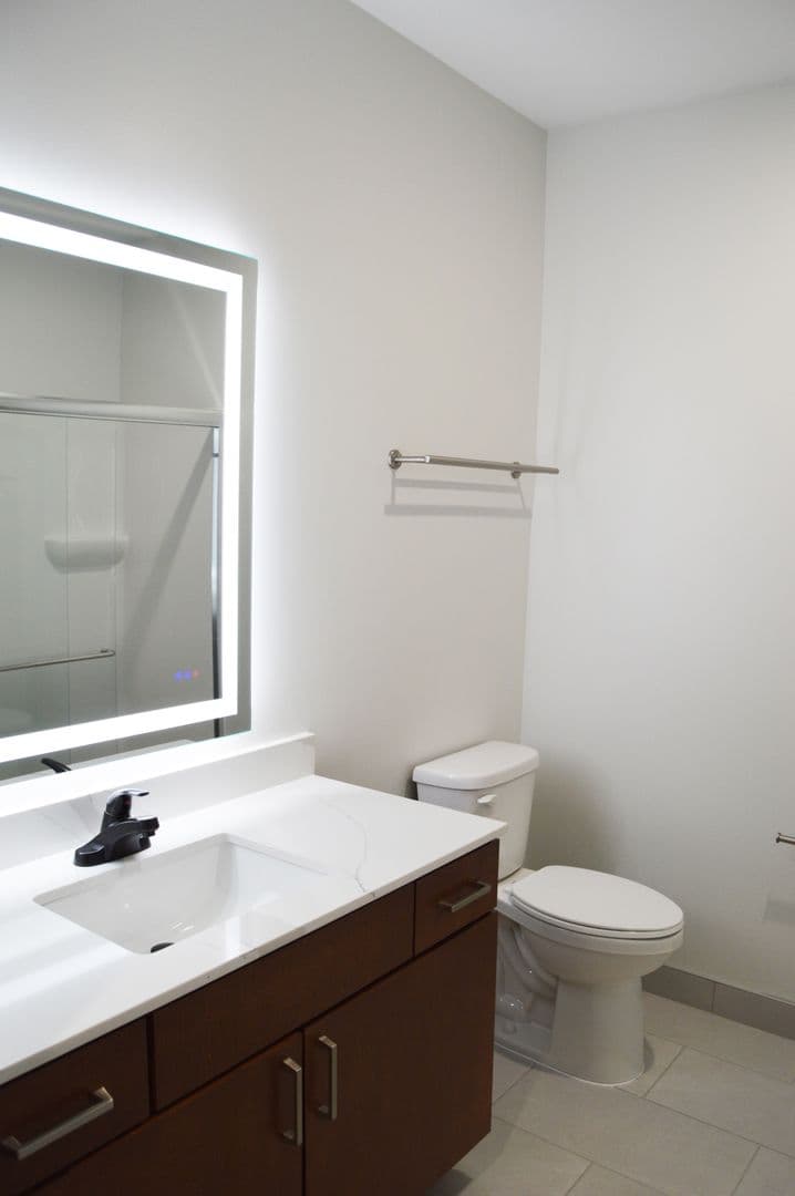 Alexandria Apartment: 716 Darling Ave