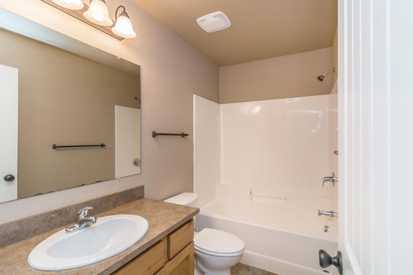 Dickinson Apartment: 2051 Yellowstone Cir