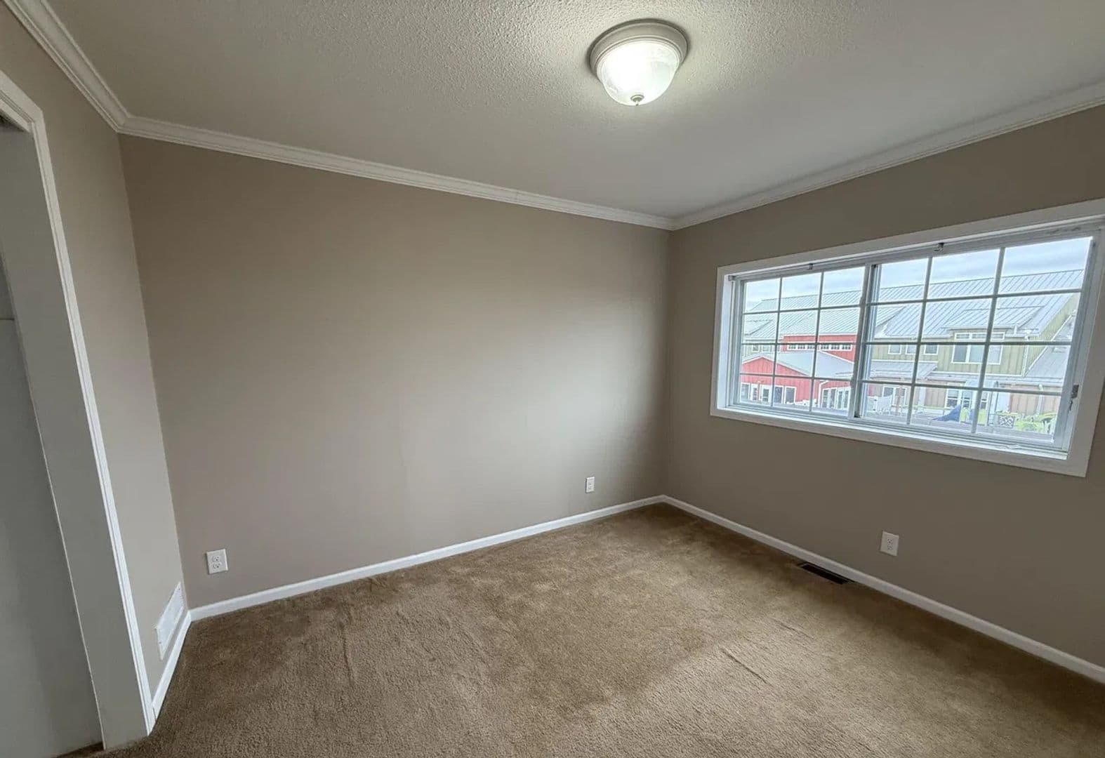 Watford CIty Townhome: 120 4th Ave SE