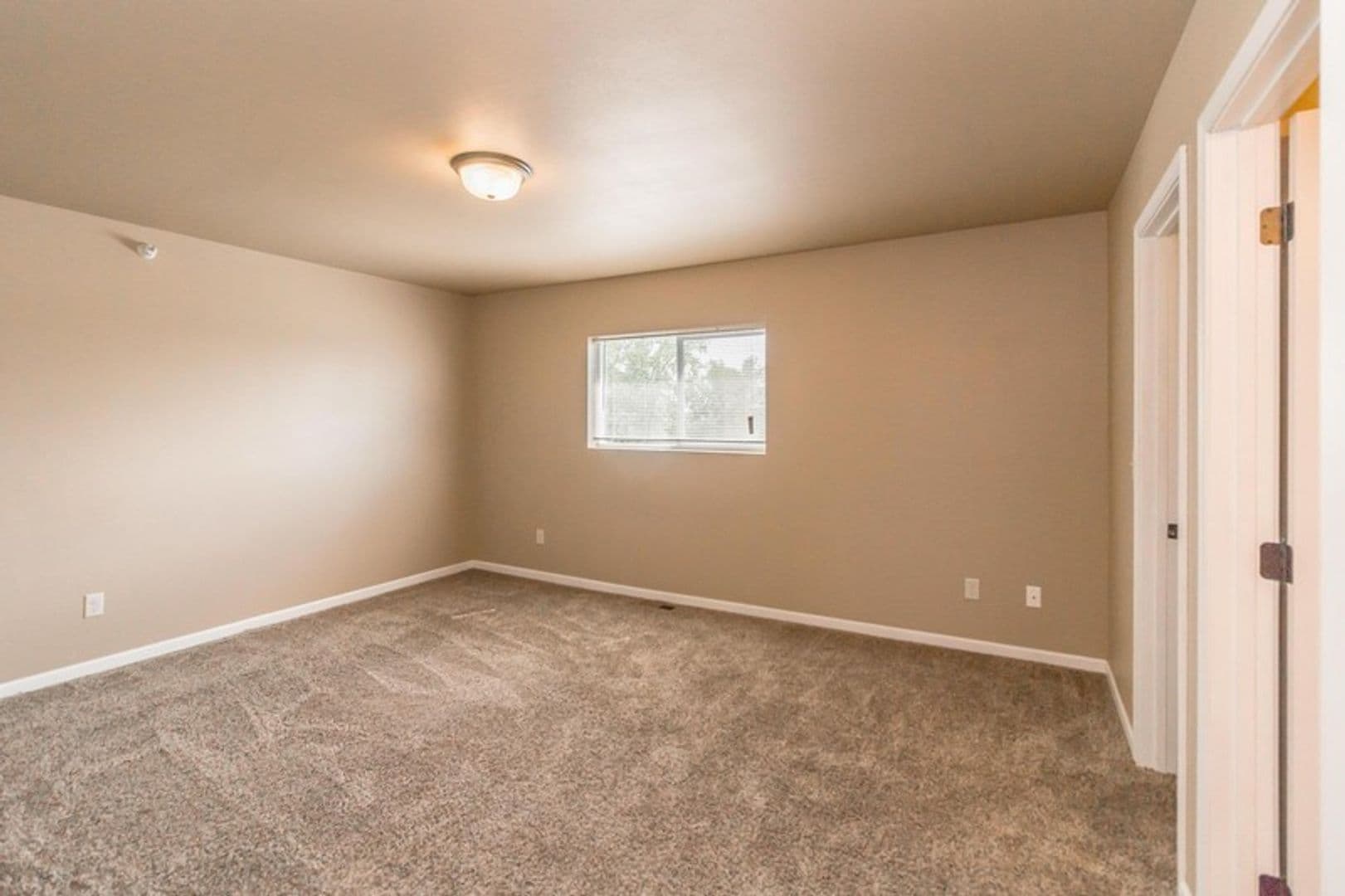Dickinson Apartment: 2051 Yellowstone Cir