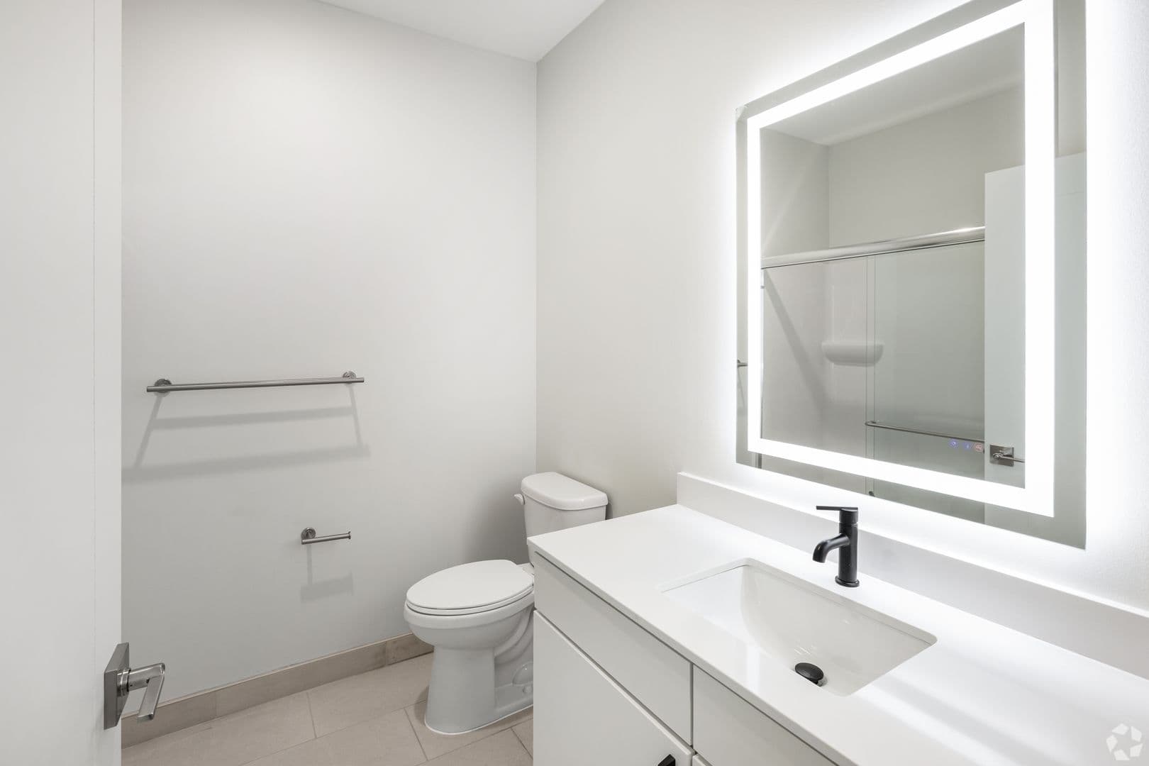 Alexandria Apartment: 716 Darling Ave