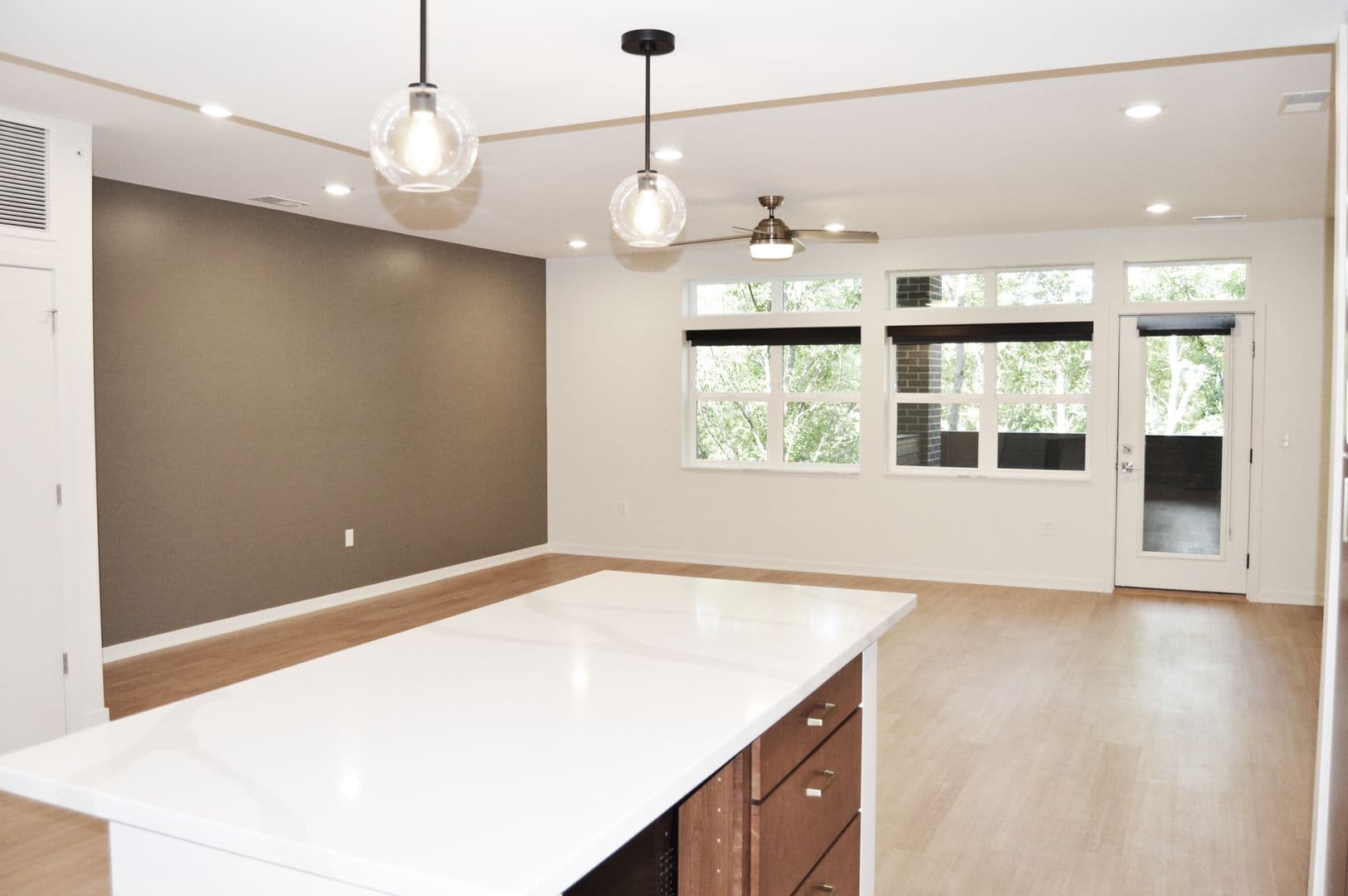 Alexandria Apartment: 716 Darling Ave