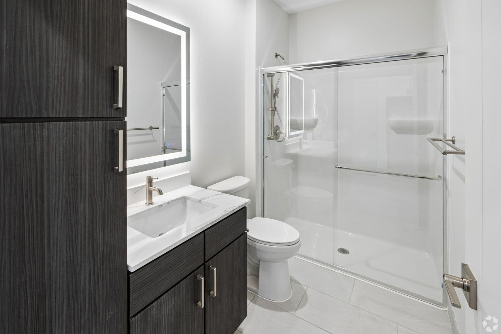 Alexandria Apartment: 716 Darling Ave