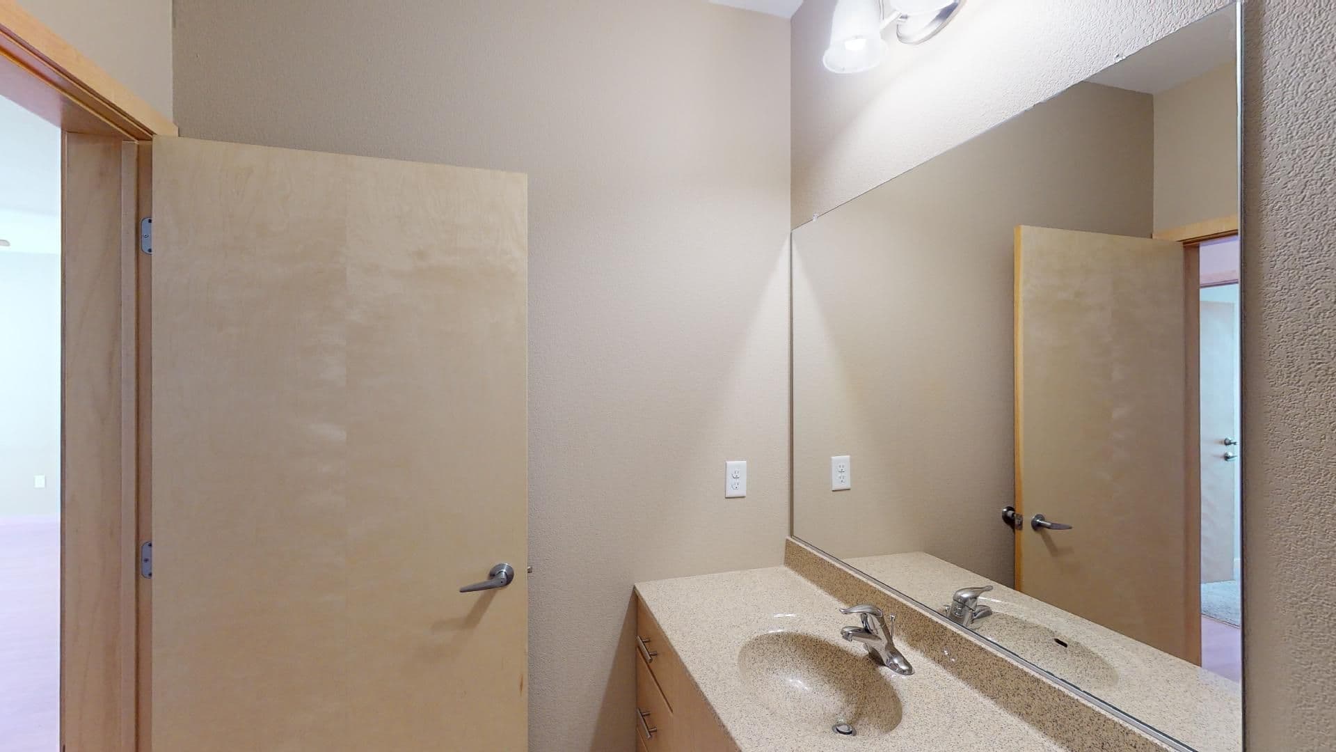 Eau Claire Apartment: 2851 Hendrickson Dr