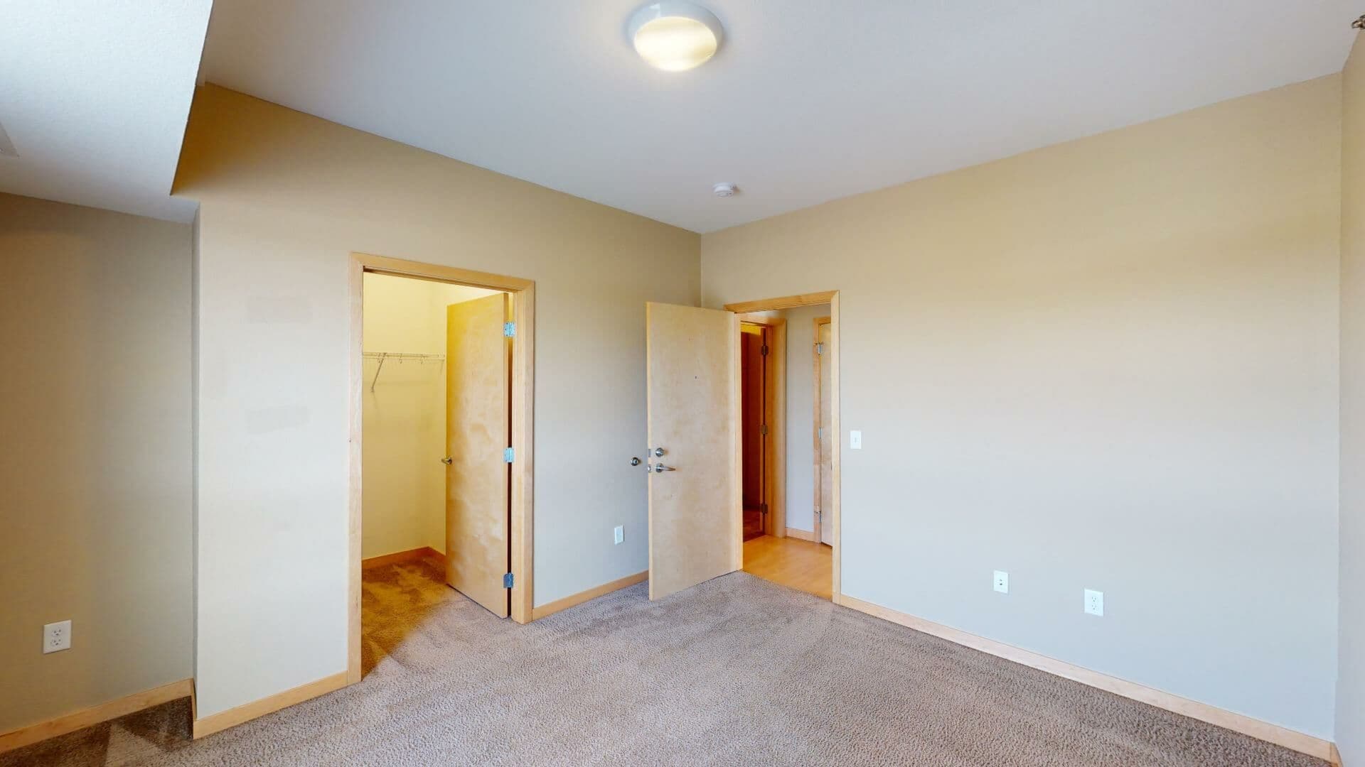 Eau Claire Apartment: 2851 Hendrickson Dr