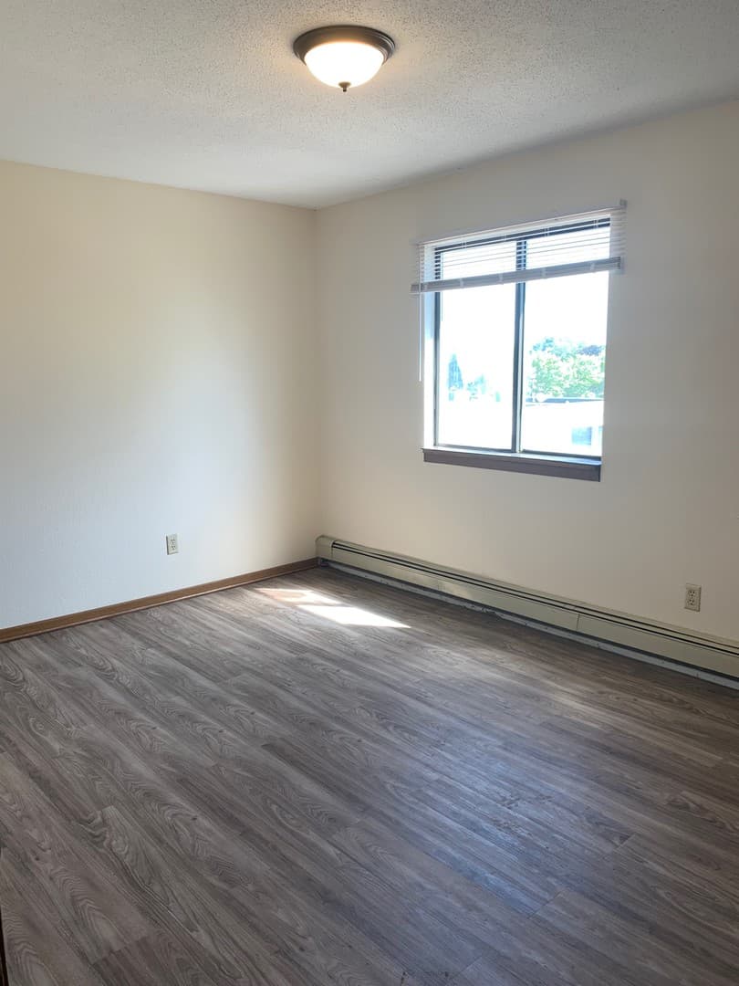 St. Cloud Apartment: 1921 7th St N