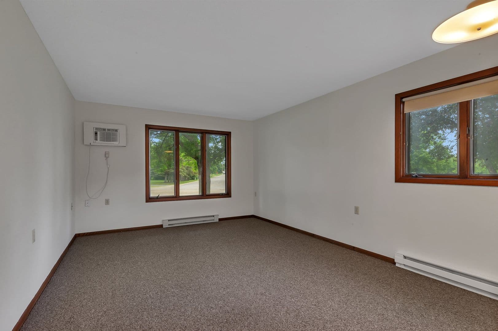 Avon Apartment: 135 Dolphin Ave NE
