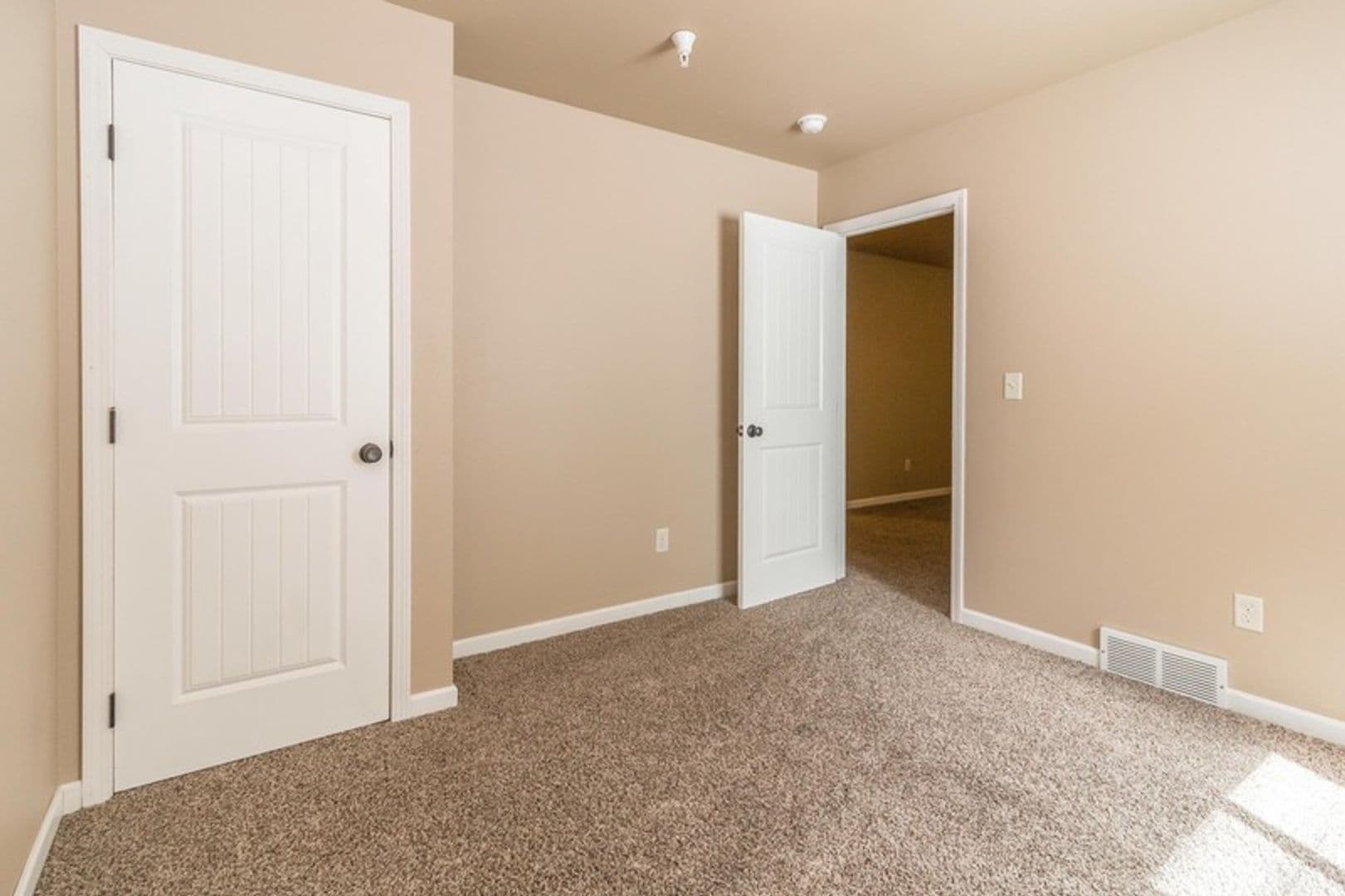 Dickinson Apartment: 2051 Yellowstone Cir