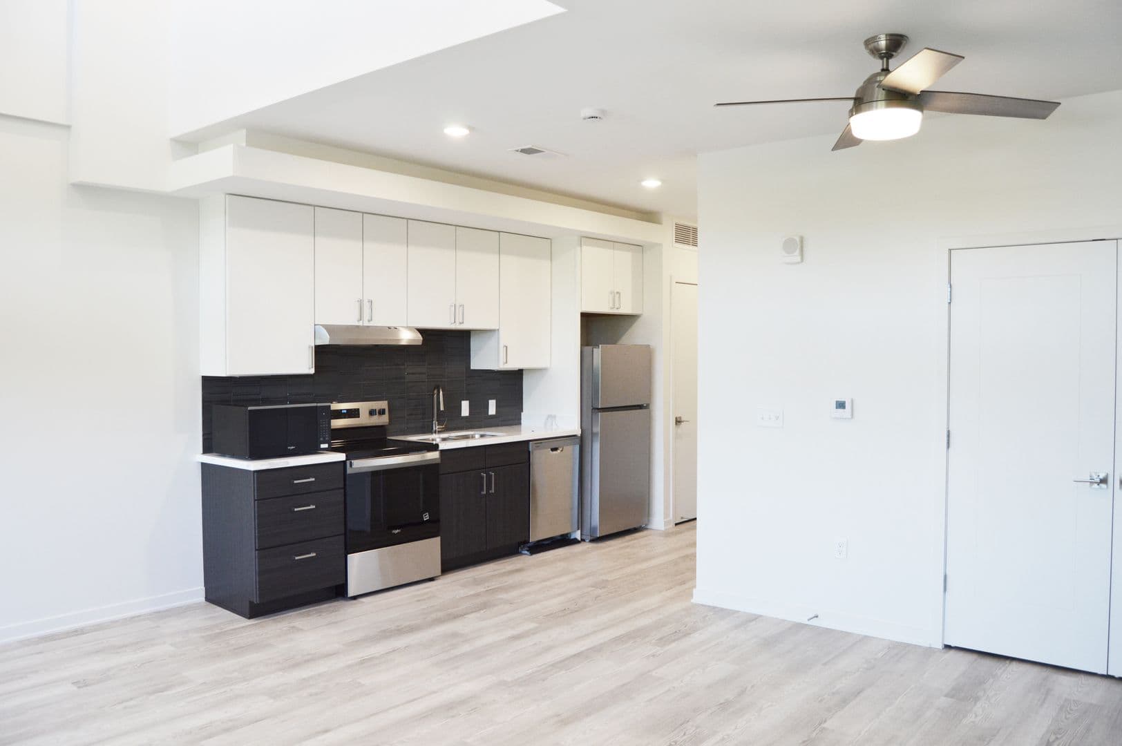 Alexandria Apartment: 716 Darling Ave