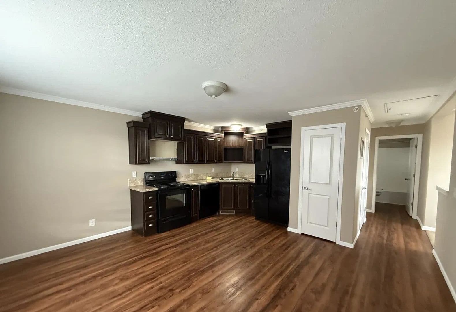Watford CIty Townhome: 120 4th Ave SE