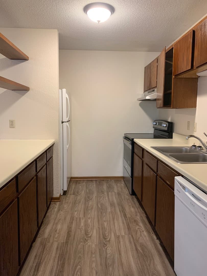 St. Cloud Apartment: 1921 7th St N