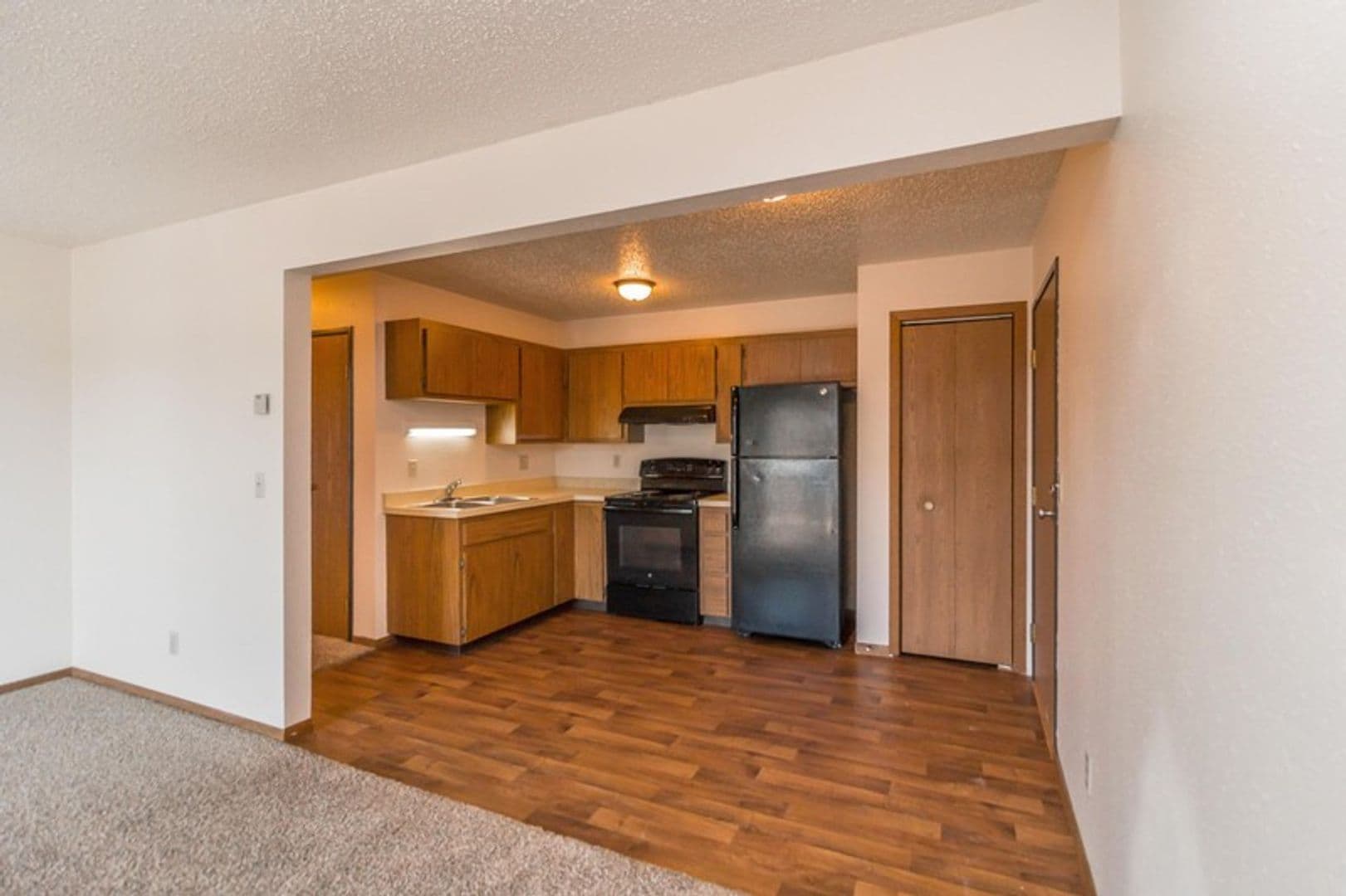 Dickinson Apartment: 2068 Prairie Ave