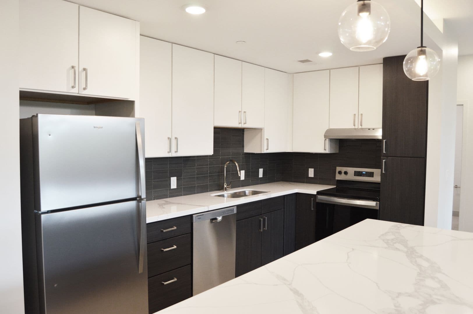 Alexandria Apartment: 716 Darling Ave