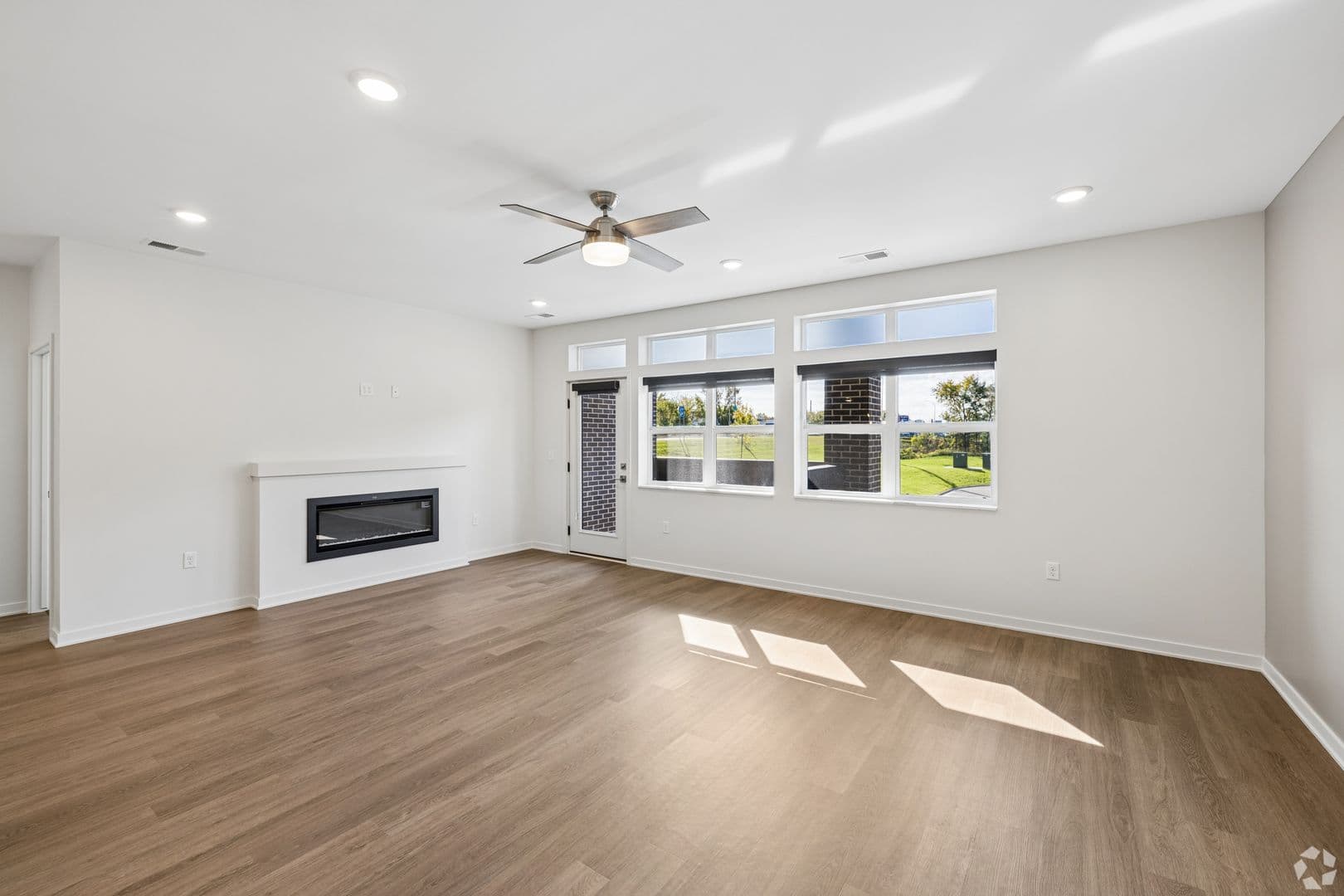 Alexandria Apartment: 716 Darling Ave