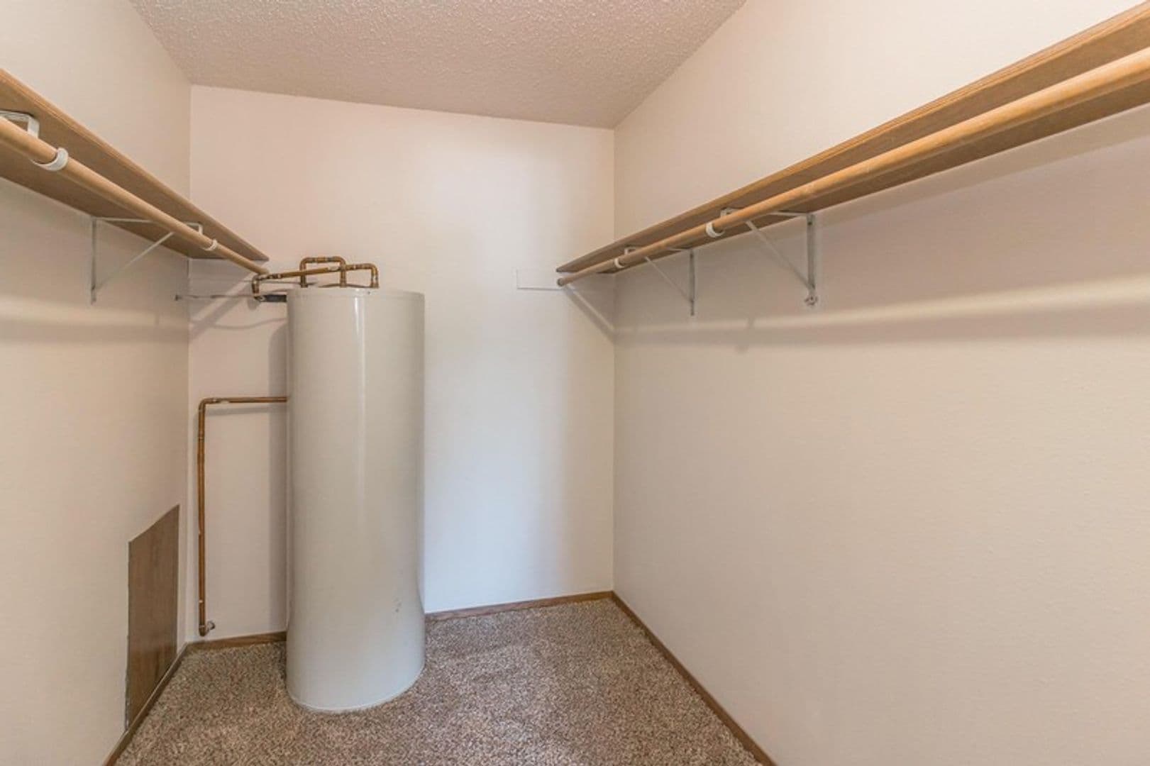 Dickinson Apartment: 2068 Prairie Ave