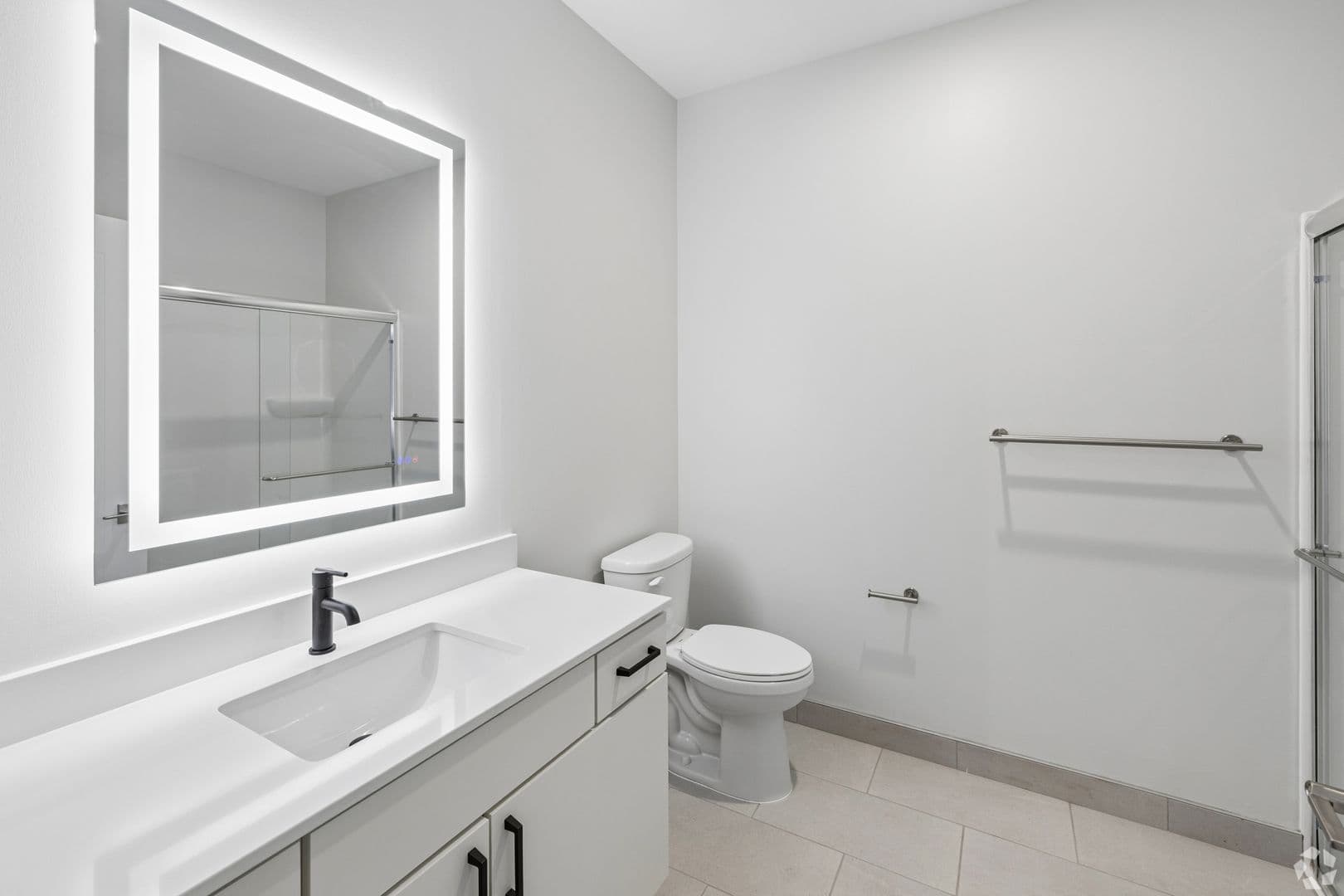 Alexandria Apartment: 716 Darling Ave