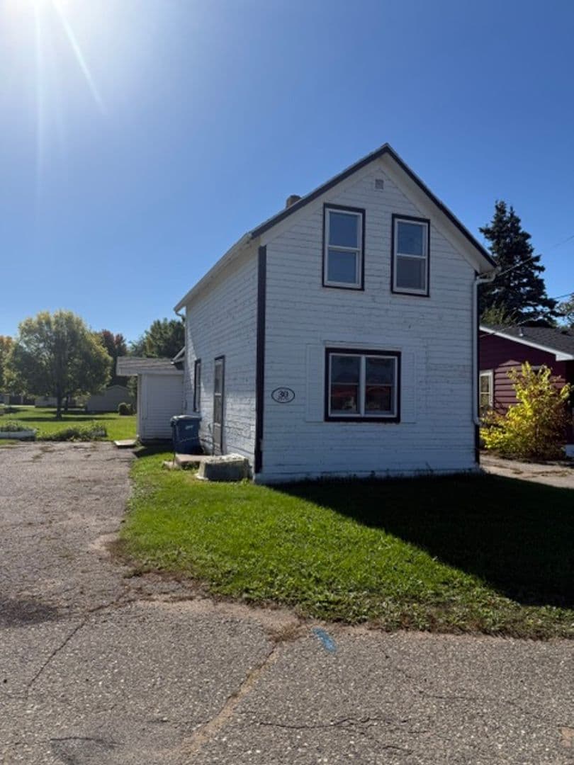 St Joseph House: 30 E Birch St