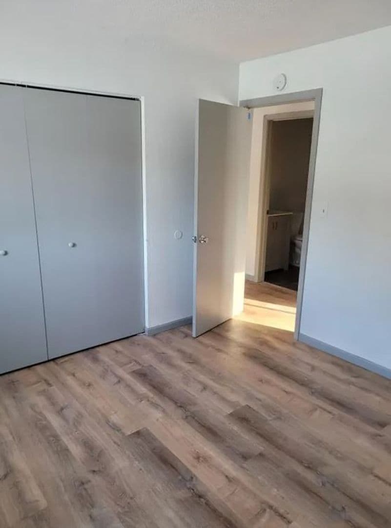 St. Cloud Apartment: 421 8th Ave N