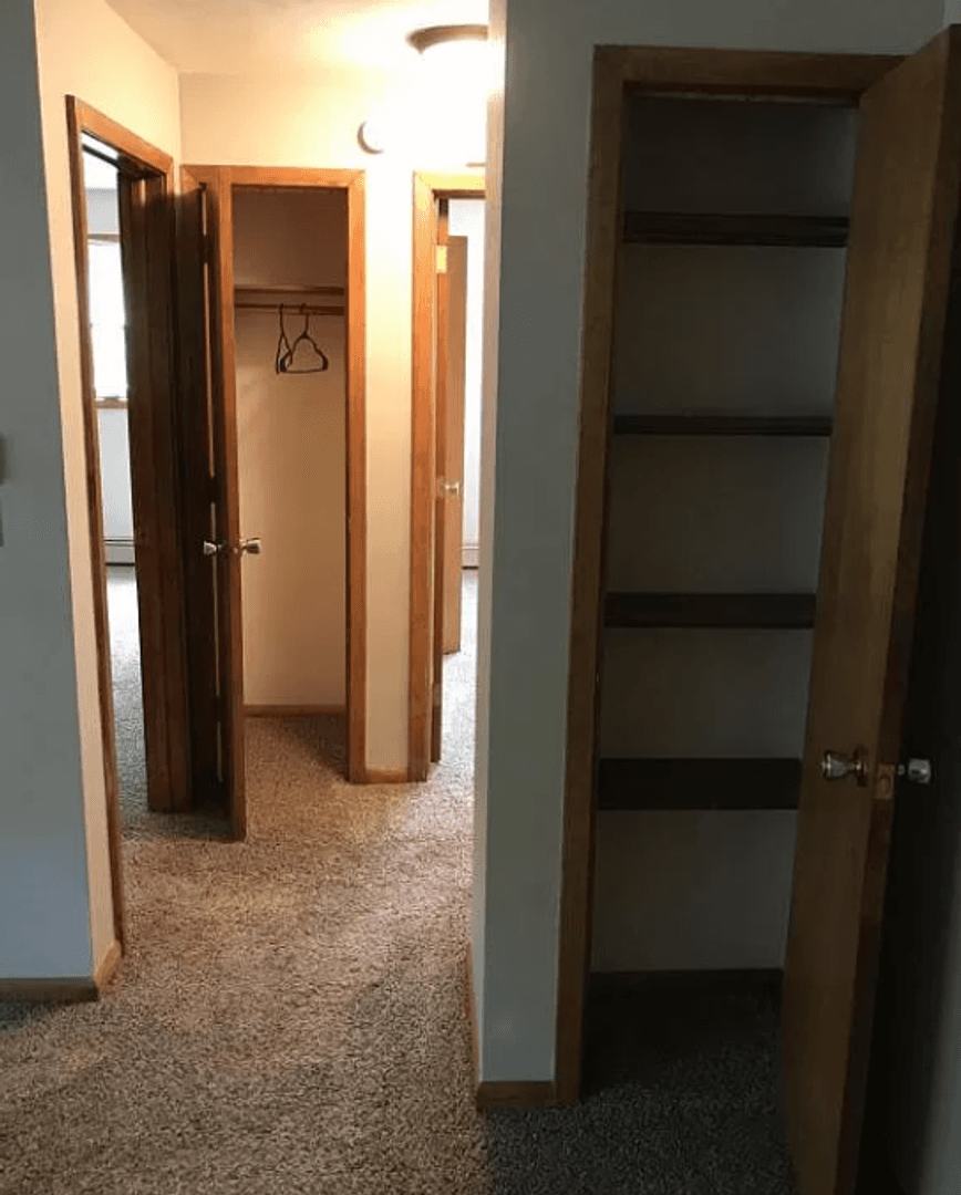 Sauk Rapids Apartment: 107 3rd Ave S