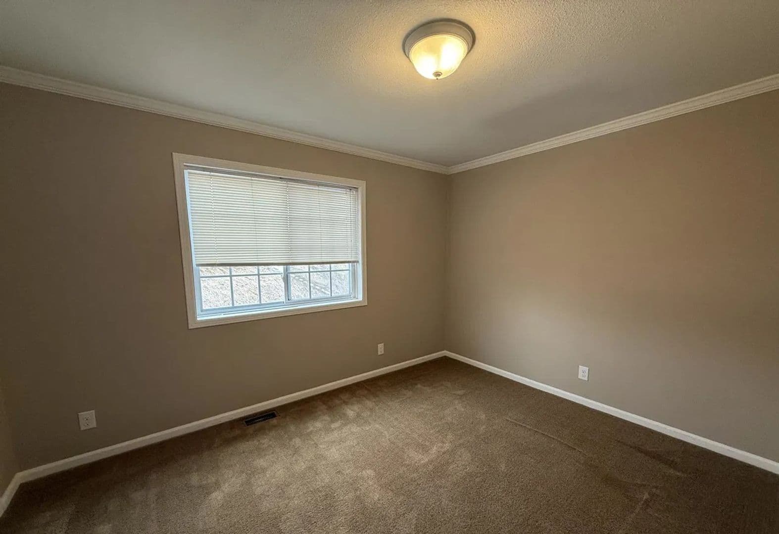 Watford CIty Townhome: 120 4th Ave SE
