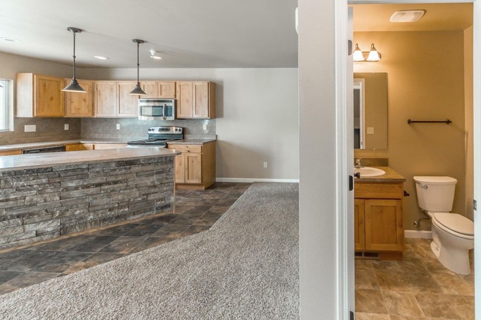 Dickinson Apartment: 2051 Yellowstone Cir