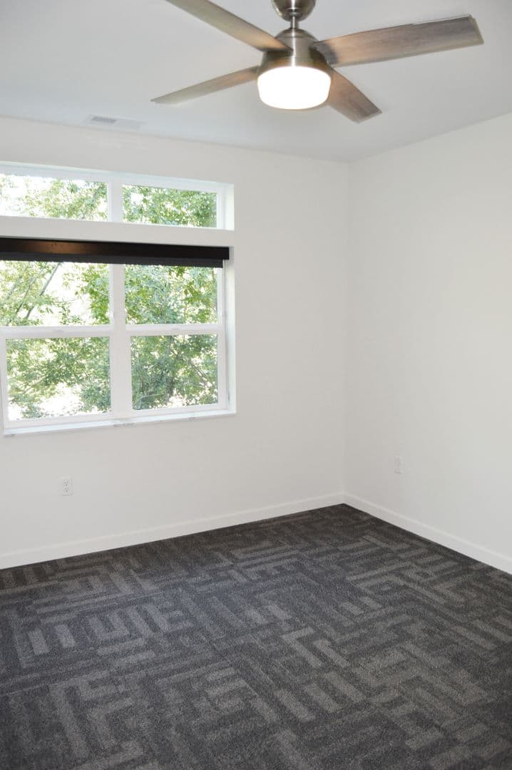 Alexandria Apartment: 716 Darling Ave