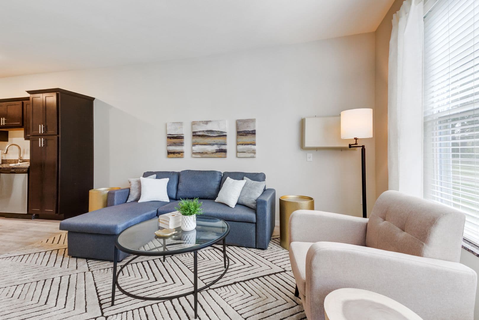 North Saint Paul Apartment: 2290 Anchor Drive