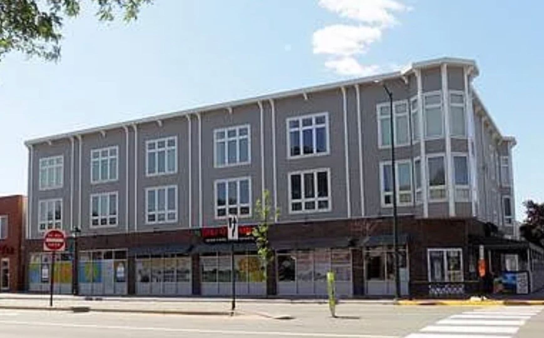 Monticello Apartment: 204 Locust St