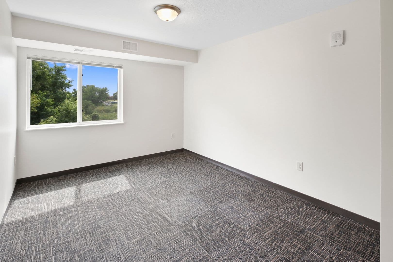 Elk River Apartment: 725 6th St NW