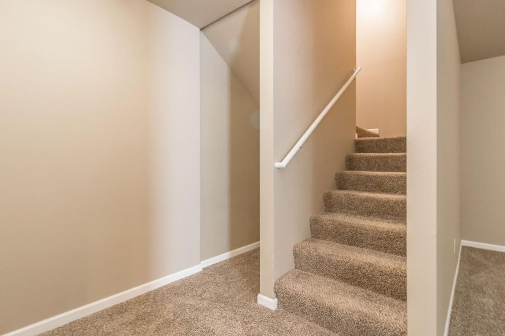 Dickinson Apartment: 2051 Yellowstone Cir