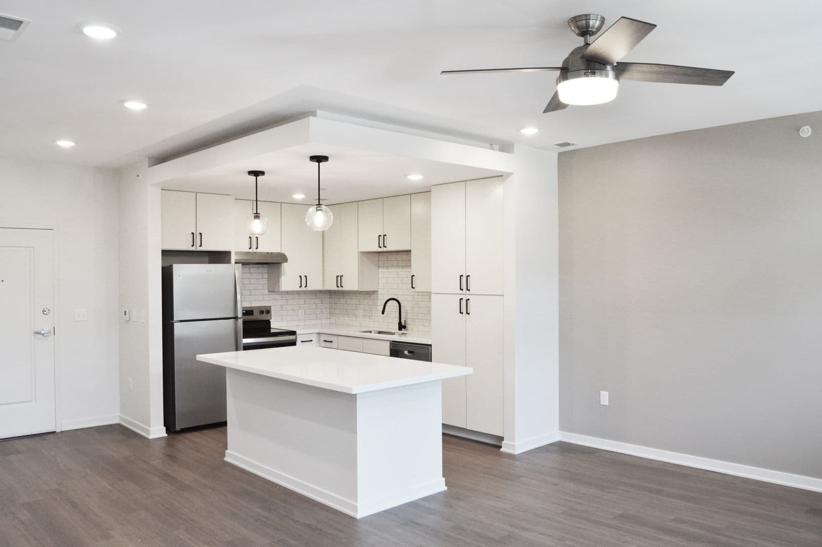 Alexandria Apartment: 716 Darling Ave