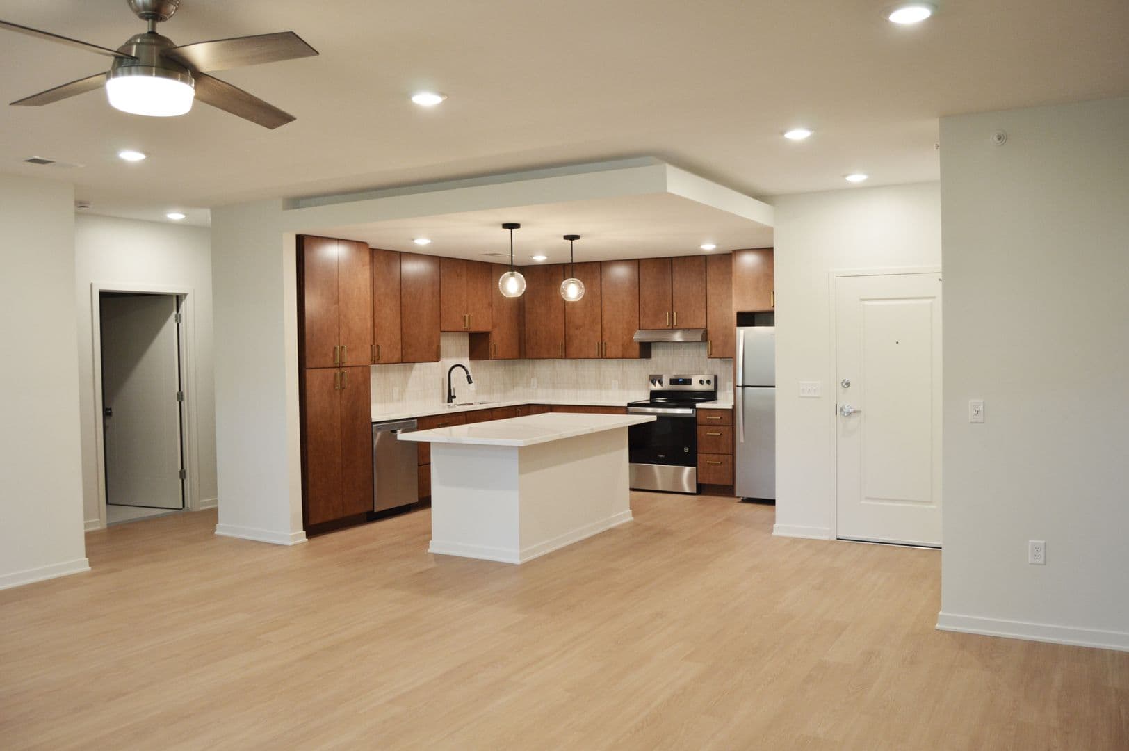 Alexandria Apartment: 716 Darling Ave