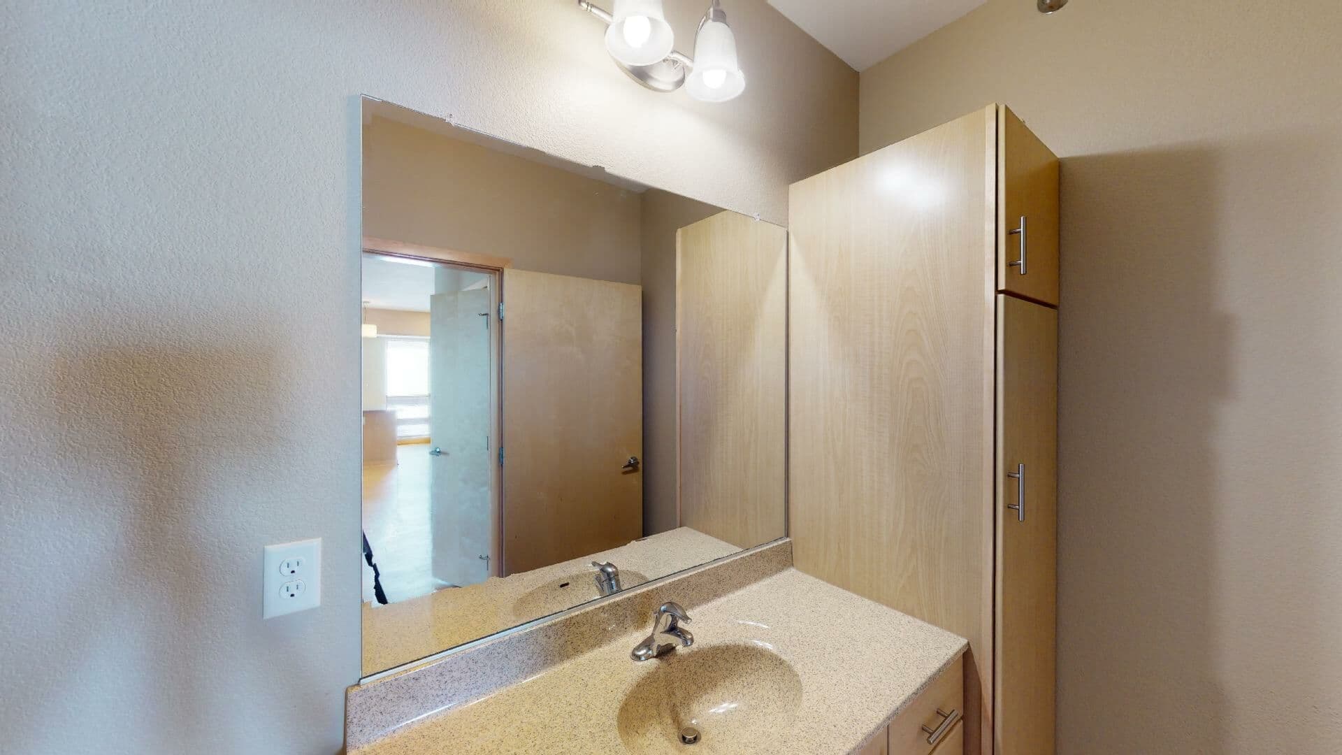 Eau Claire Apartment: 2851 Hendrickson Dr