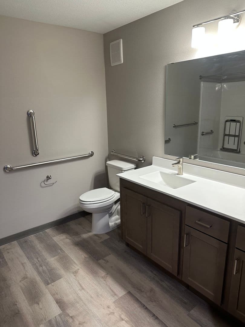 Melrose Apartment: 1250 Railroad Avenue NW
