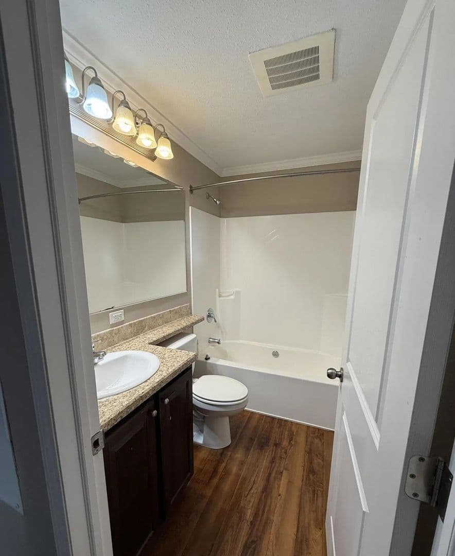 Watford CIty Townhome: 120 4th Ave SE