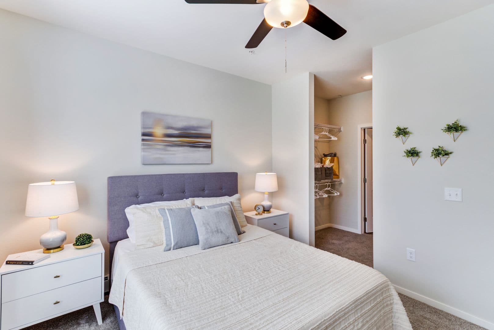 North Saint Paul Apartment: 2290 Anchor Drive