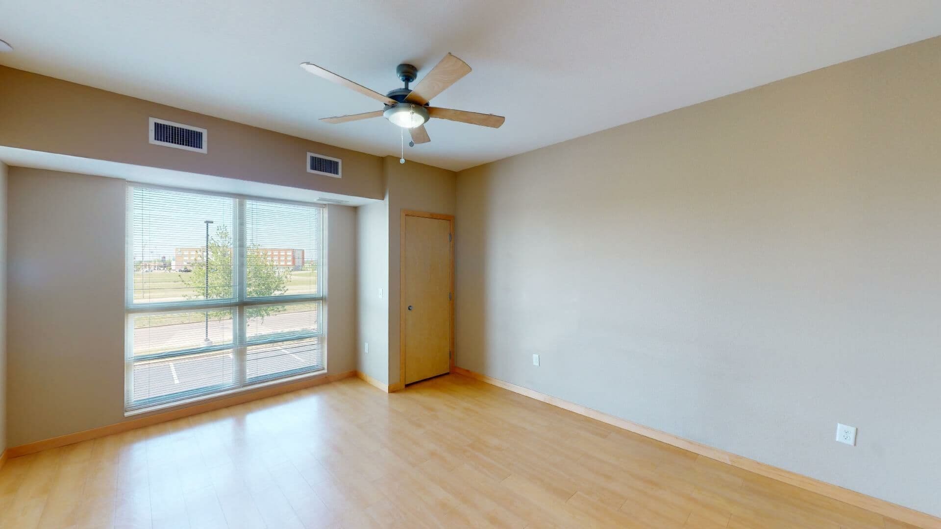 Eau Claire Apartment: 2851 Hendrickson Dr