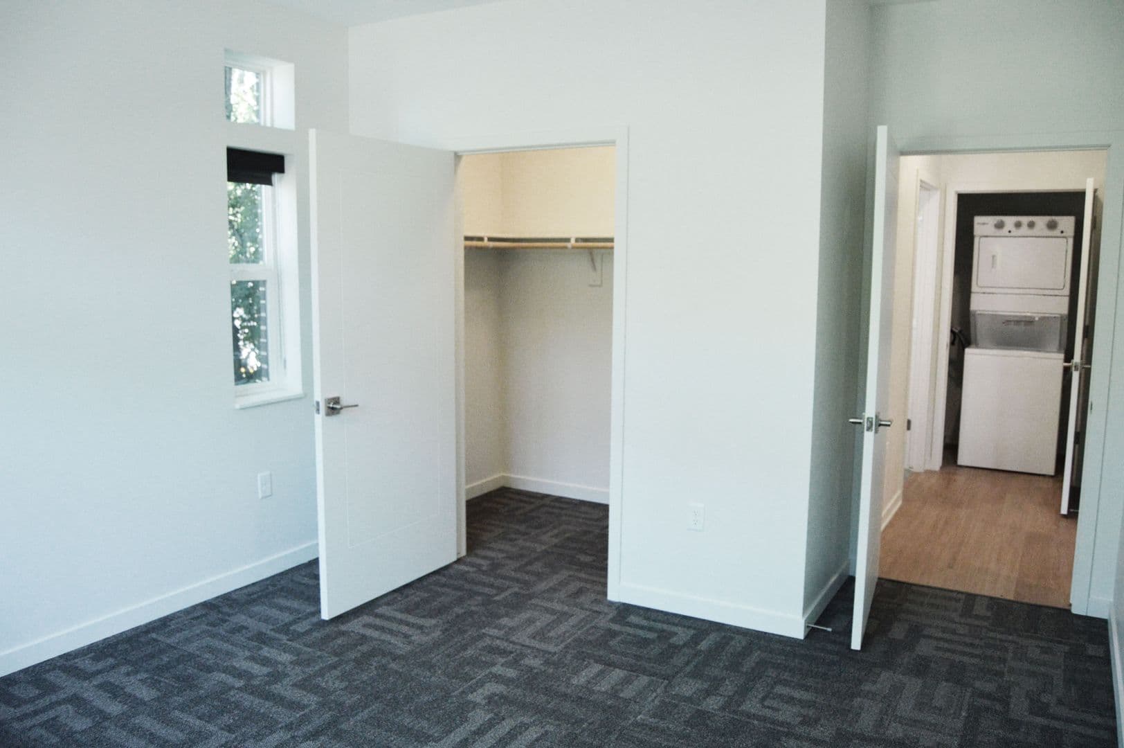 Alexandria Apartment: 716 Darling Ave
