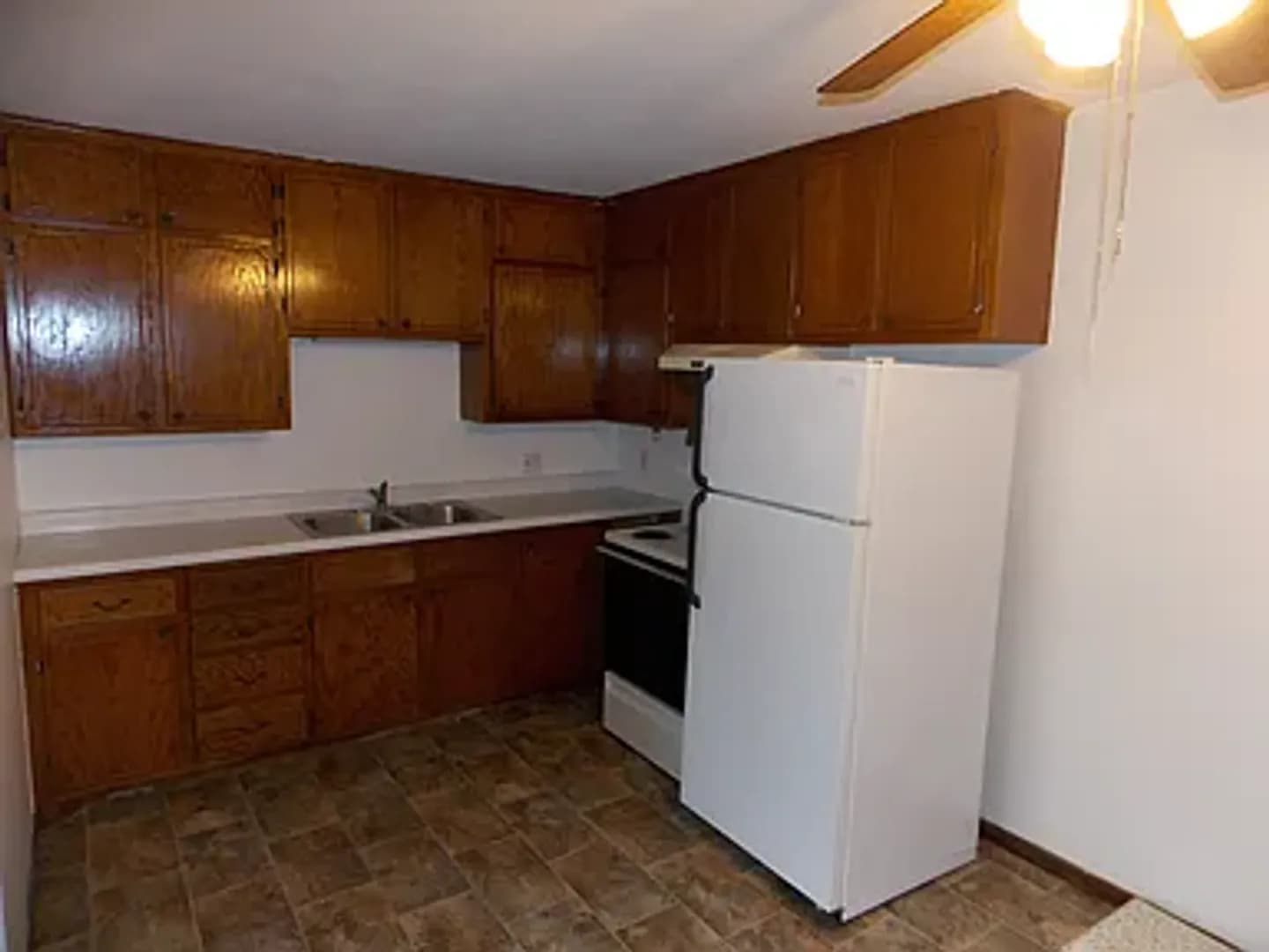 St. Cloud Apartment: 344 33rd Ave N