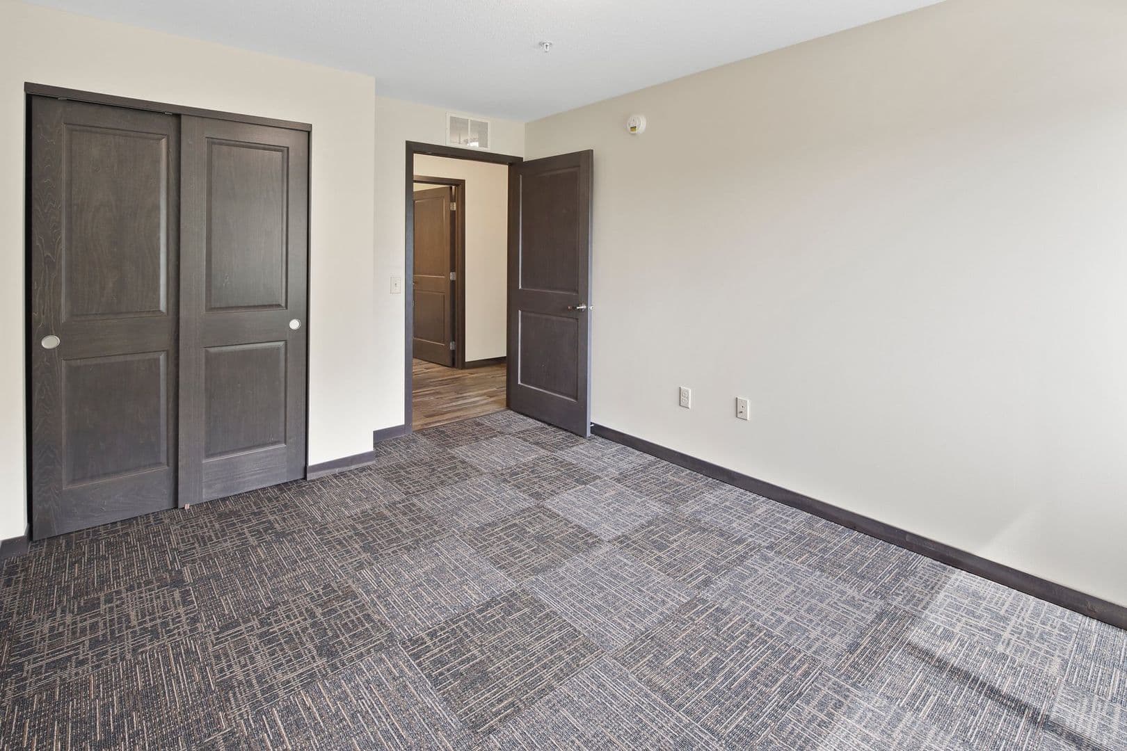 Elk River Apartment: 725 6th St NW
