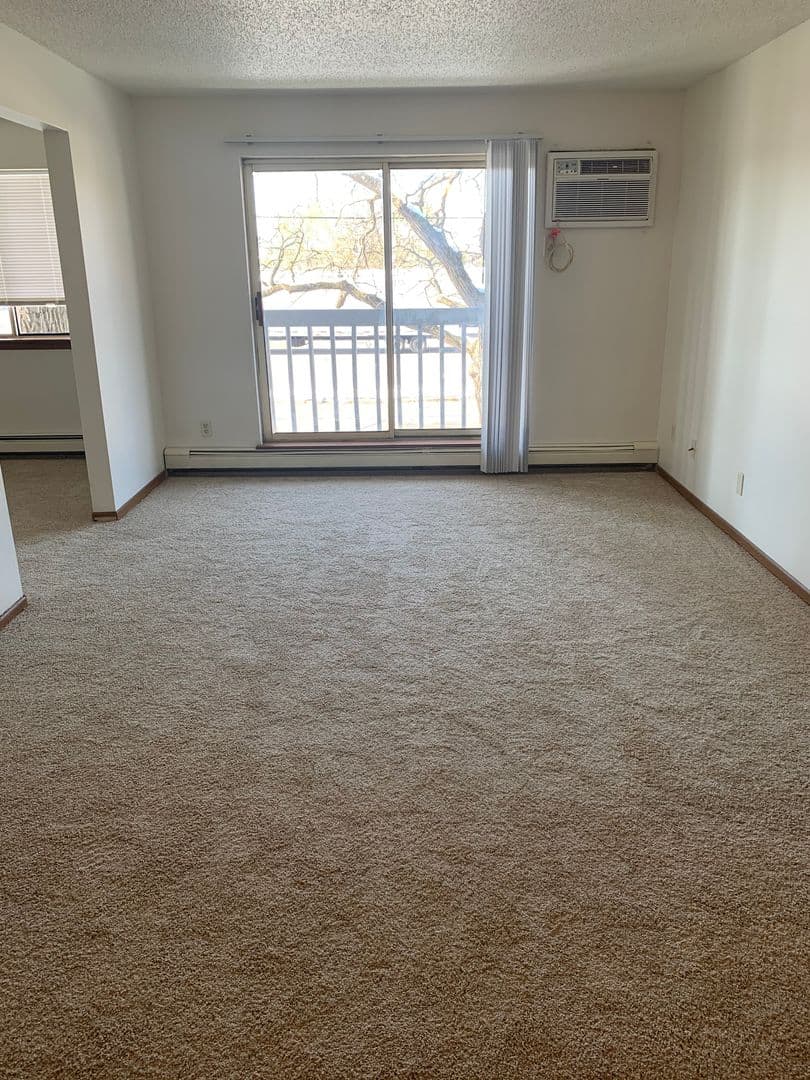 St. Cloud Apartment: 520 15th Ave SE