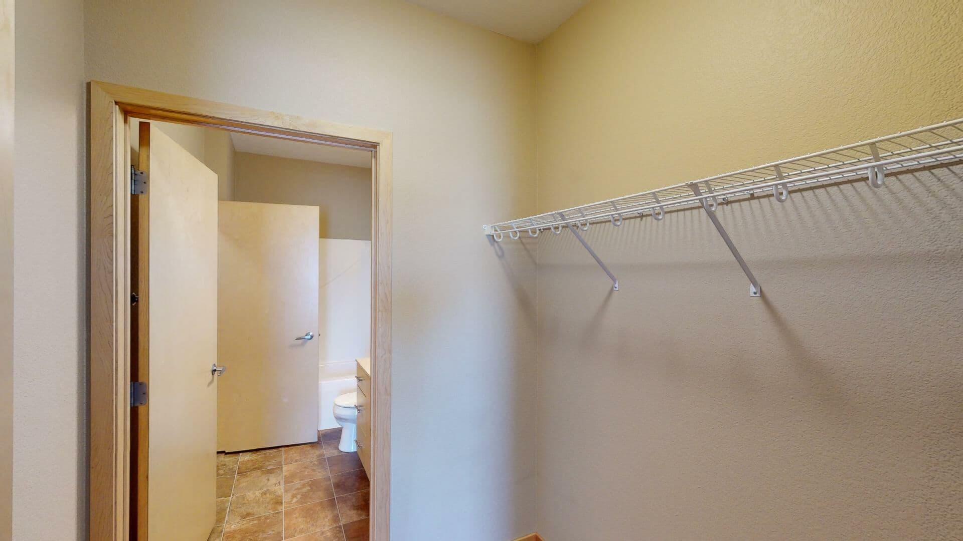 Eau Claire Apartment: 2851 Hendrickson Dr