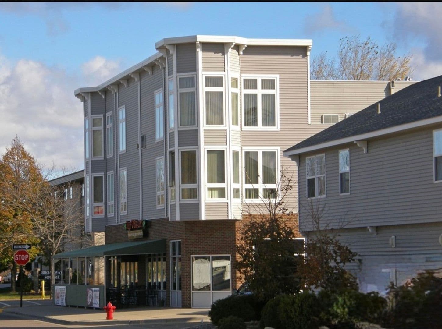 Monticello Apartment: 204 Locust St