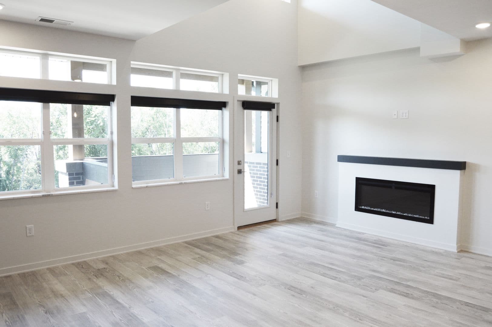 Alexandria Apartment: 716 Darling Ave