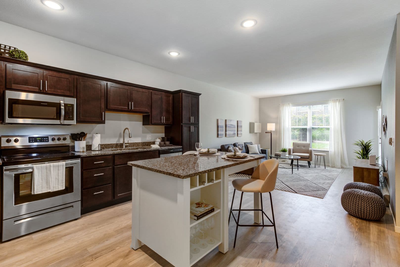 North Saint Paul Apartment: 2290 Anchor Drive