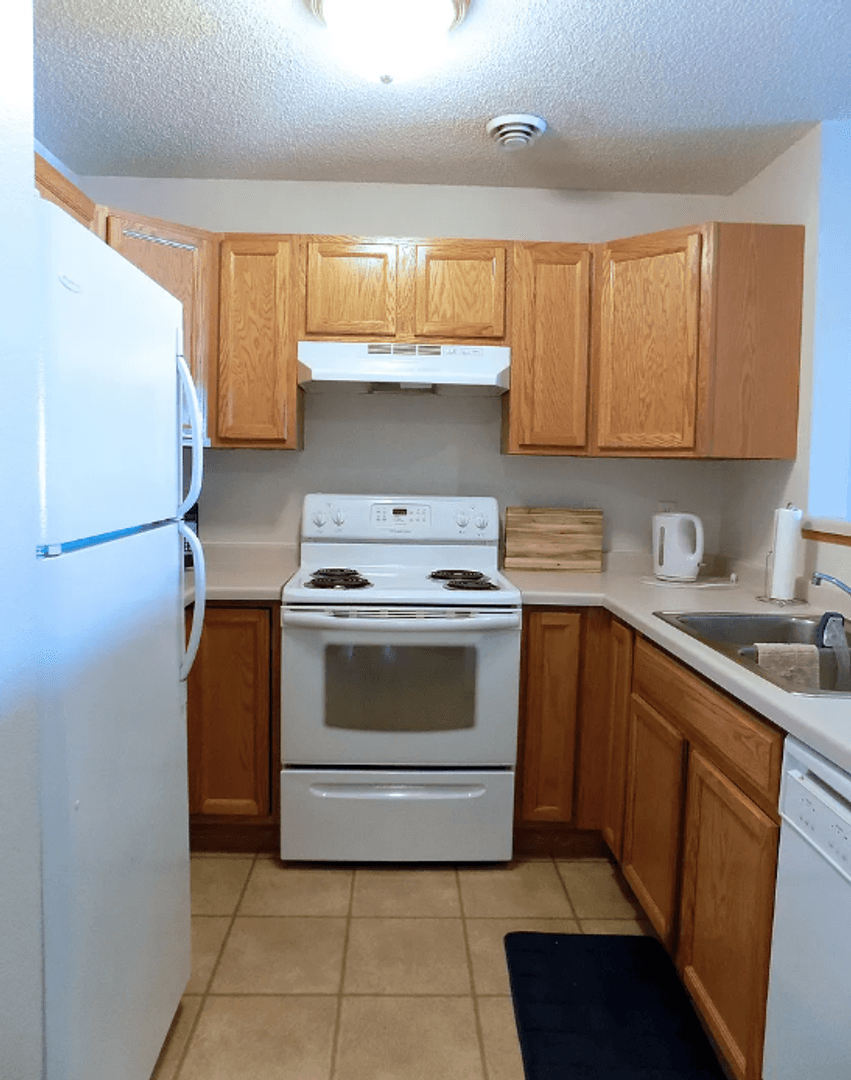 Monticello Apartment: 204 Locust St