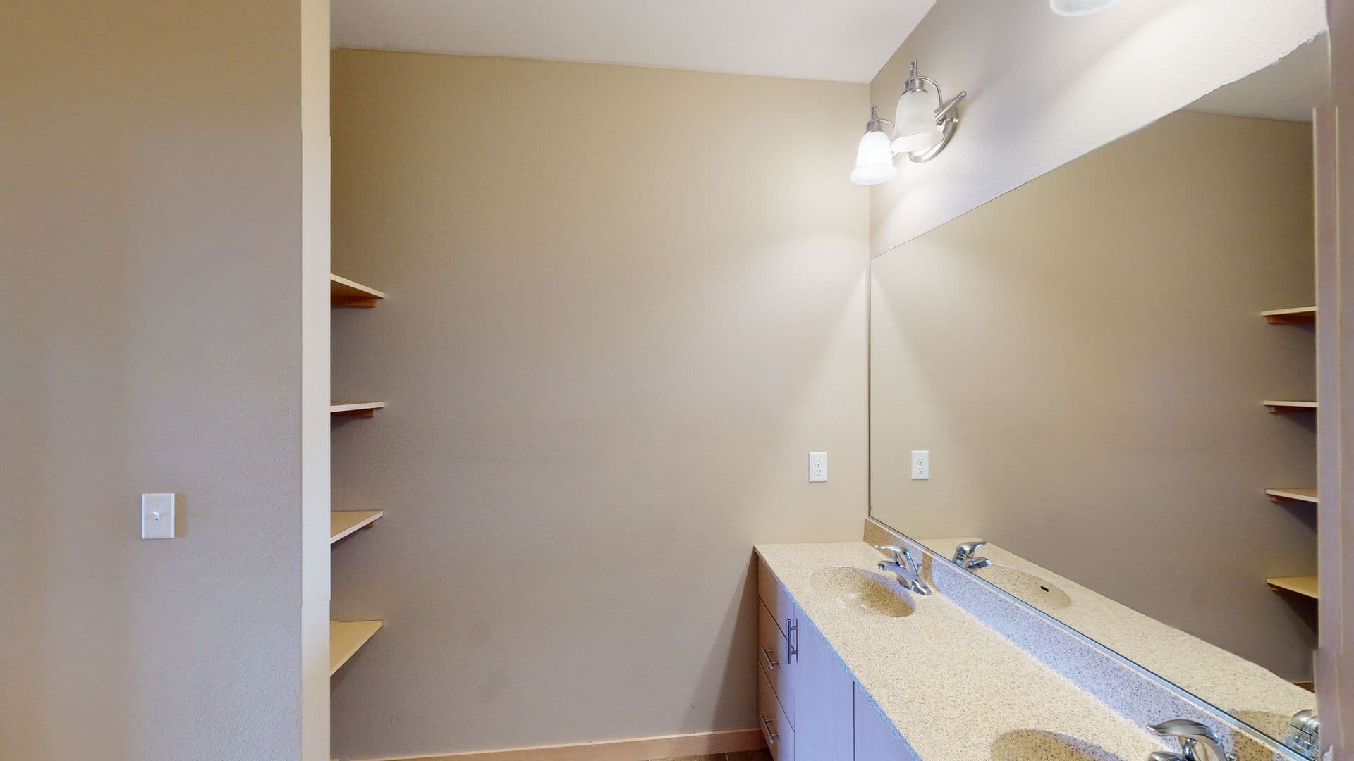 Eau Claire Apartment: 2851 Hendrickson Dr