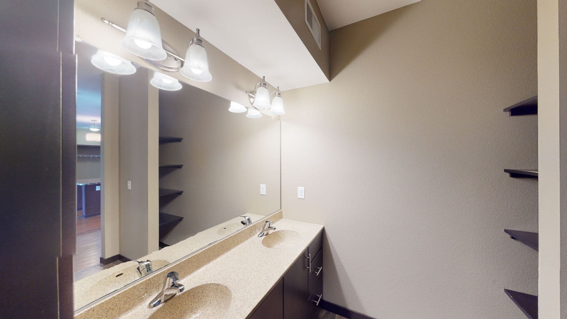 Eau Claire Apartment: 2851 Hendrickson Dr