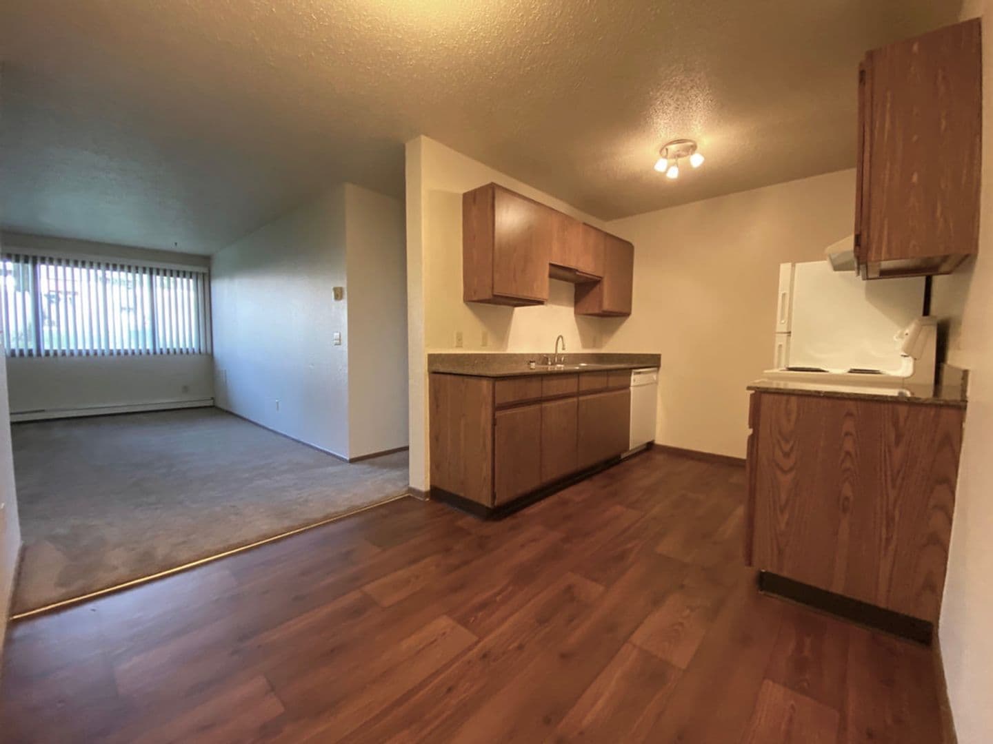 Monticello Apartment: 708 E 7th Street