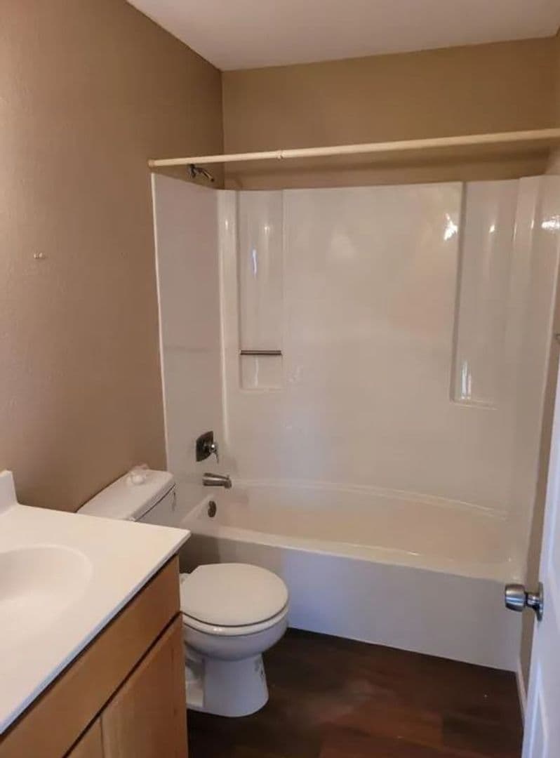 St. Cloud Apartment: 421 8th Ave N